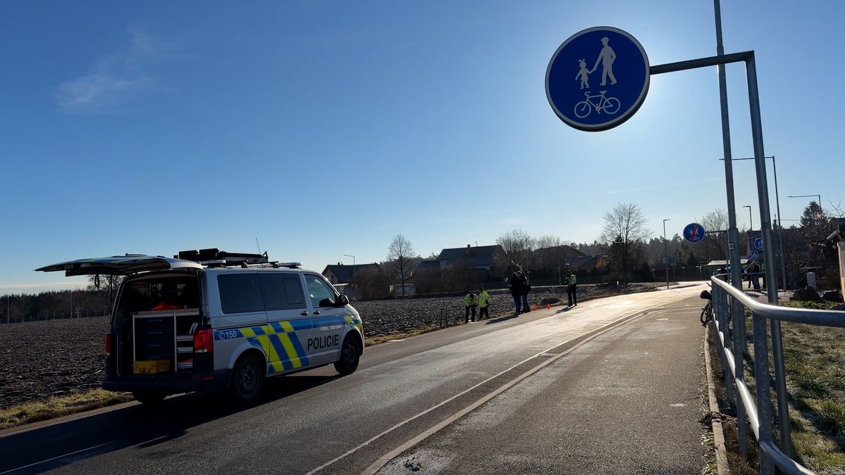 Asi jsem do něčeho vrazila. Řidička ujela od tragické nehody na Kladensku, pak přišla na policii