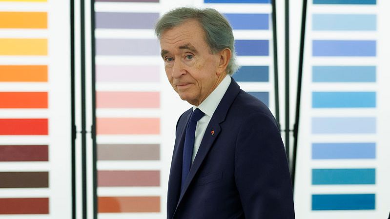 Nákupy za pět miliard. Majitelé impéria s luxusem rozhýbali pařížský trh s nemovitostmi