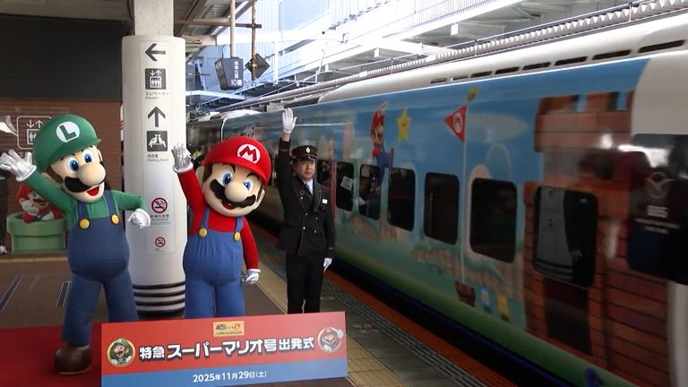 Super Mario se z populární videohry přesunul na japonský rychlík