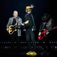 Hosté Petr Janda a Michael Kocáb, vpravo hostitel Robert Kodym