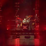 Štěpán Smetáček poletoval chvílemi se svou bicí soupravou na zdviži vzduchem