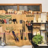 Pavel Berky si ušil také kapsář na své kuchařské náčiní.