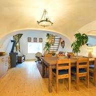 Venkovský styl našemu hostiteli vyloženě sedne.