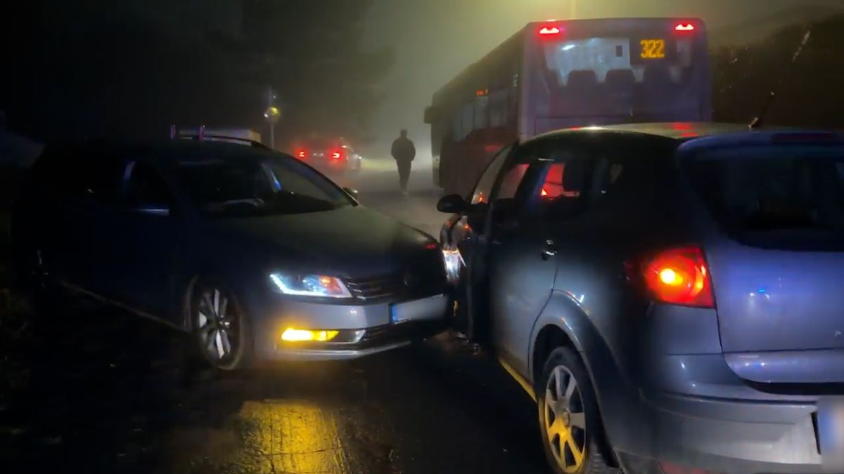 Řidič boural s ukradeným autem a uprchl, policie jej hledá