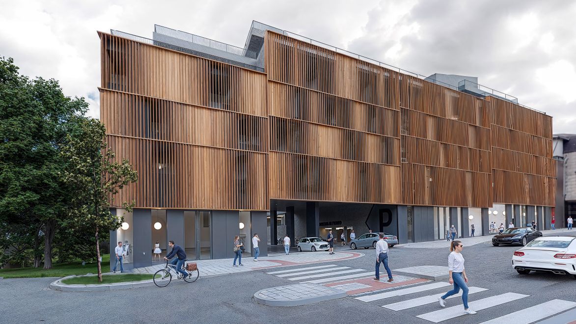 Parkovací dům, který pomůže návštěvníkům Horácké arény, vyroste nejdřív za rok