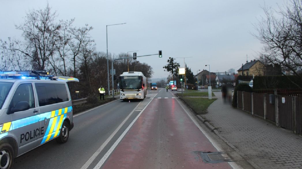 Policie hledá svědky nehody, při níž srazil patnáctiletého chlapce linkový autobus