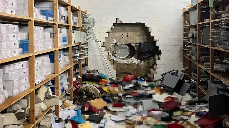 Lupiči si do trezoru spořitelny v Gelsenkirchenu vyvrtali díru