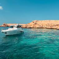 Moře má podmanivou barvu.