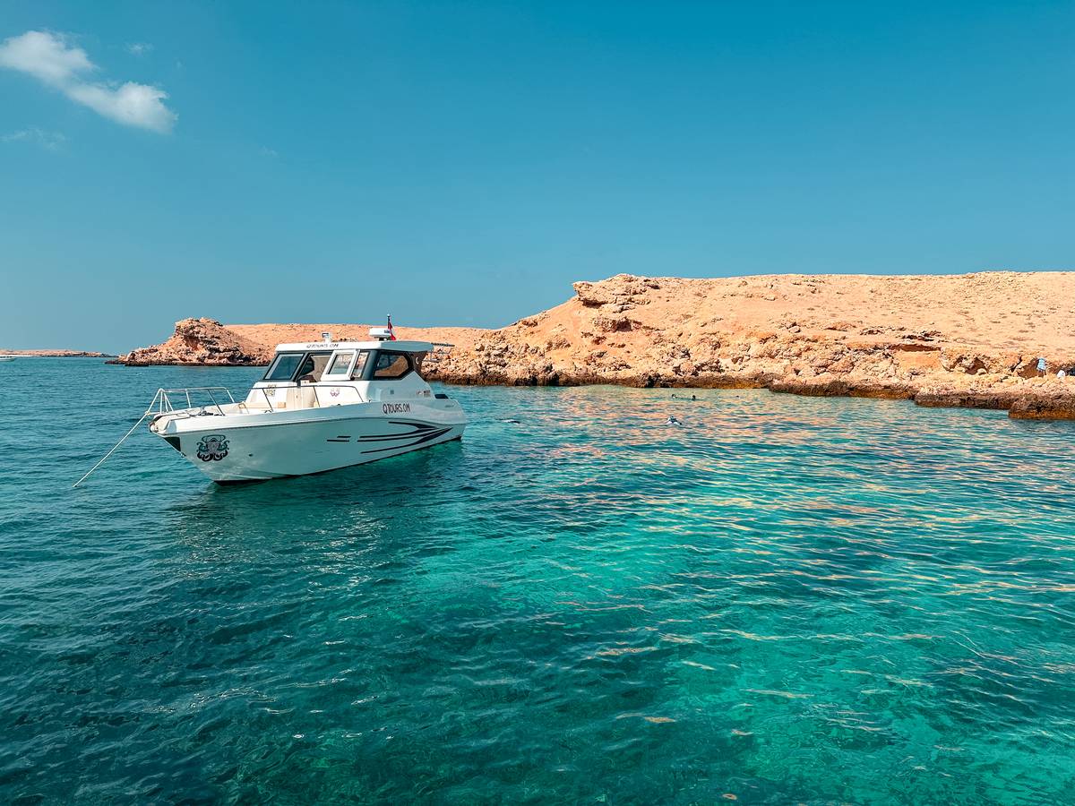 Moře má podmanivou barvu.