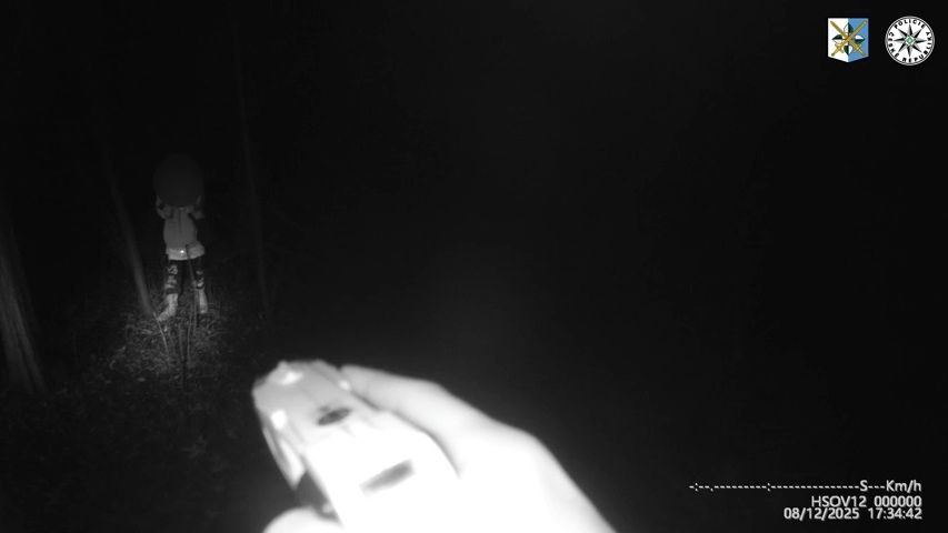 Položte ten nůž! Policie zveřejnila napínavé video s dívkou, která chtěla skočit pod tramvaj