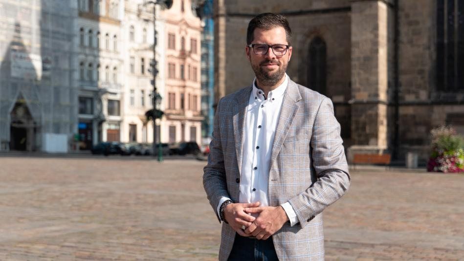 Pospíšilův partner složil politickou funkci. Chce být víc s jejich dcerou