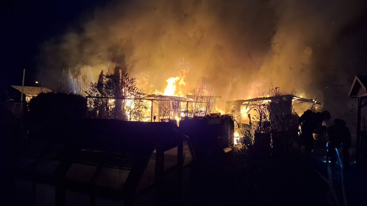 V Přerově hořely dvě chaty. V jedné vybuchla plynová láhev