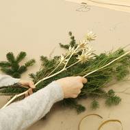 Na závěr přidáme barevné ozdoby.