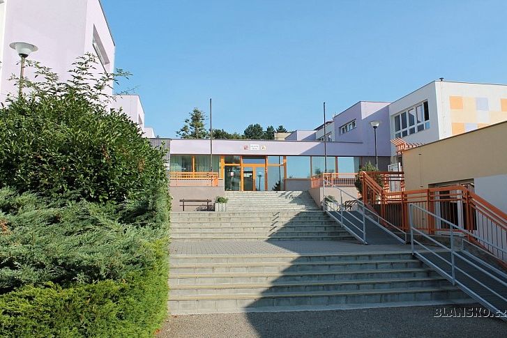 Ředitelka vytunelované školy v Blansku, která přišla o miliony, rezignovala. Čelí i ostré kritice