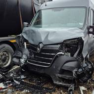 Nehoda kamionu a dodávky na dálnici u Bezměrova na Kroměřížsku