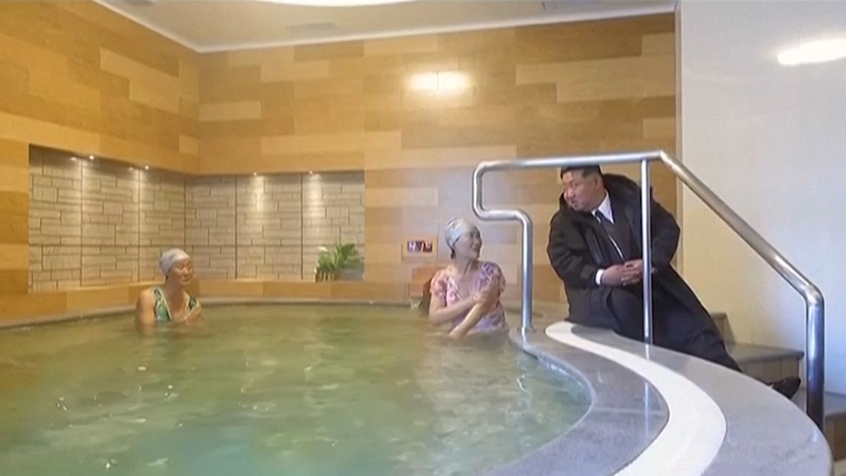Kim Čong-un se přišel podívat na ženské koupele ve zrekonstruovaných lázních