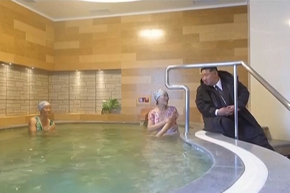Kim Čong-un se přišel podívat na ženské koupele ve zrekonstruovaných lázních