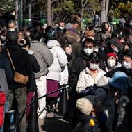 V poslední den se na každou pandu zvlášť stála fronta. Návštěvníci tokijské zoo v ní strávili často i přes tři hodiny. 