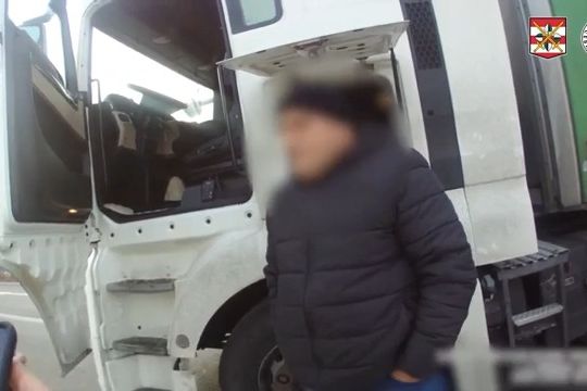 Policie na D1 zastavila namol opilého kamioňáka, předjížděl v místě zákazu 