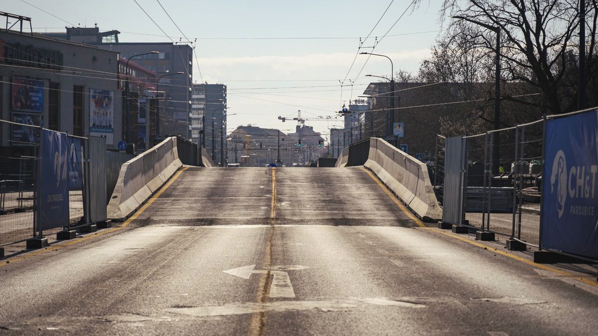 Dracula a Slavia. Nejezdětě do centra Pardubic autem, vyzívá policie