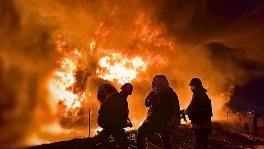 Rusové zaútočili na předměstí Kyjeva, na místě jsou mrtví i zranění