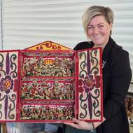 Petra Zemánková z Měřína má zatím 156 betlémů ze zahraničí. Hodně si váží tohoto skříňkového betléma z Peru. 