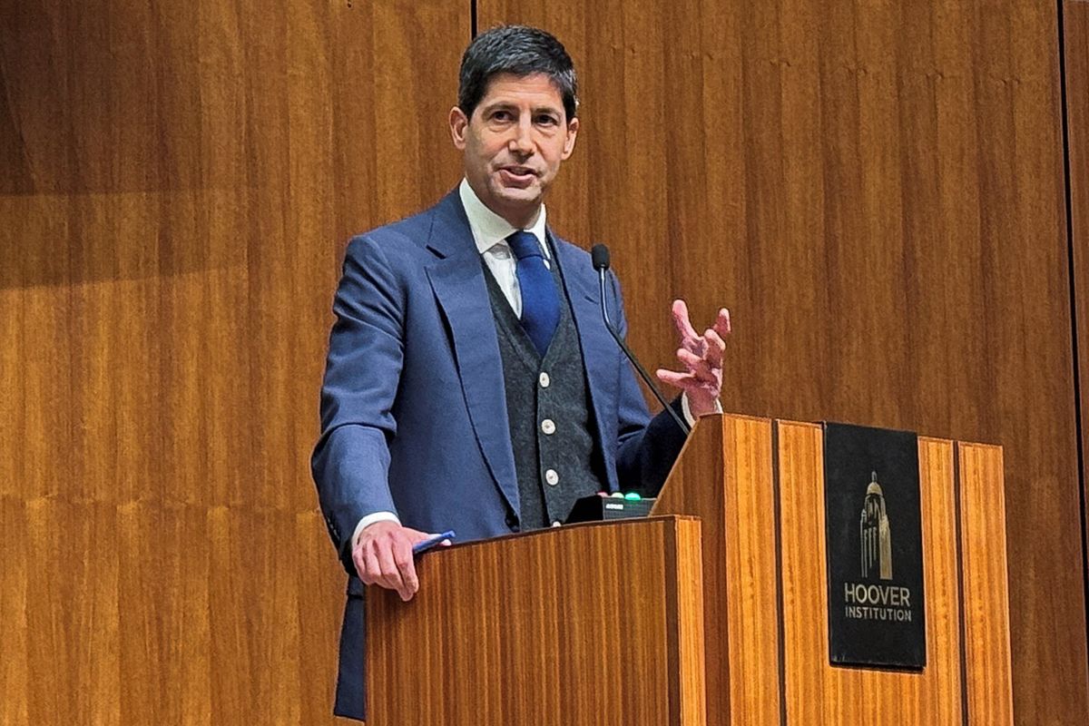 Trump chce jmenovat do čela Fedu kritika současného vedení Warshe