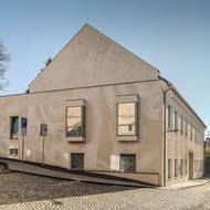 Mateřská škola ve Šternberku, na jejíž obnově se autorsky podílel Josef Zlamal.