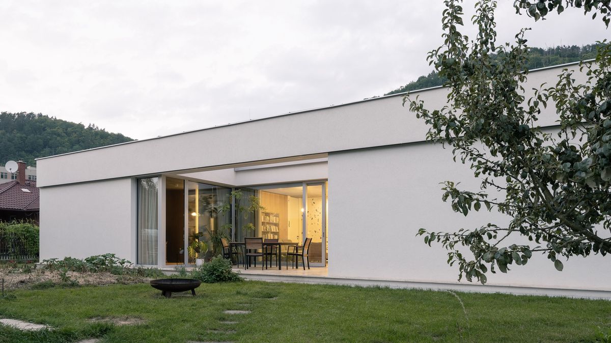 Dům se zelenými atrii je oázou, kterou si obyvatelé zvolili za svůj domov místo města