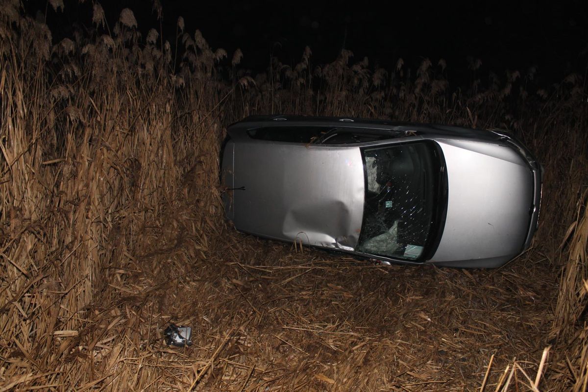 Sedmnáctiletý kluk na Brněnsku se opil a ukradl matce auto bez technické. Na namrzlé silnici pak boural