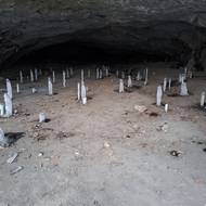 Ledové krápníky z jeskyně Pekárny.