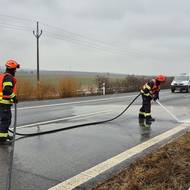 Nehoda kamionu a dodávky na dálnici u Bezměrova na Kroměřížsku