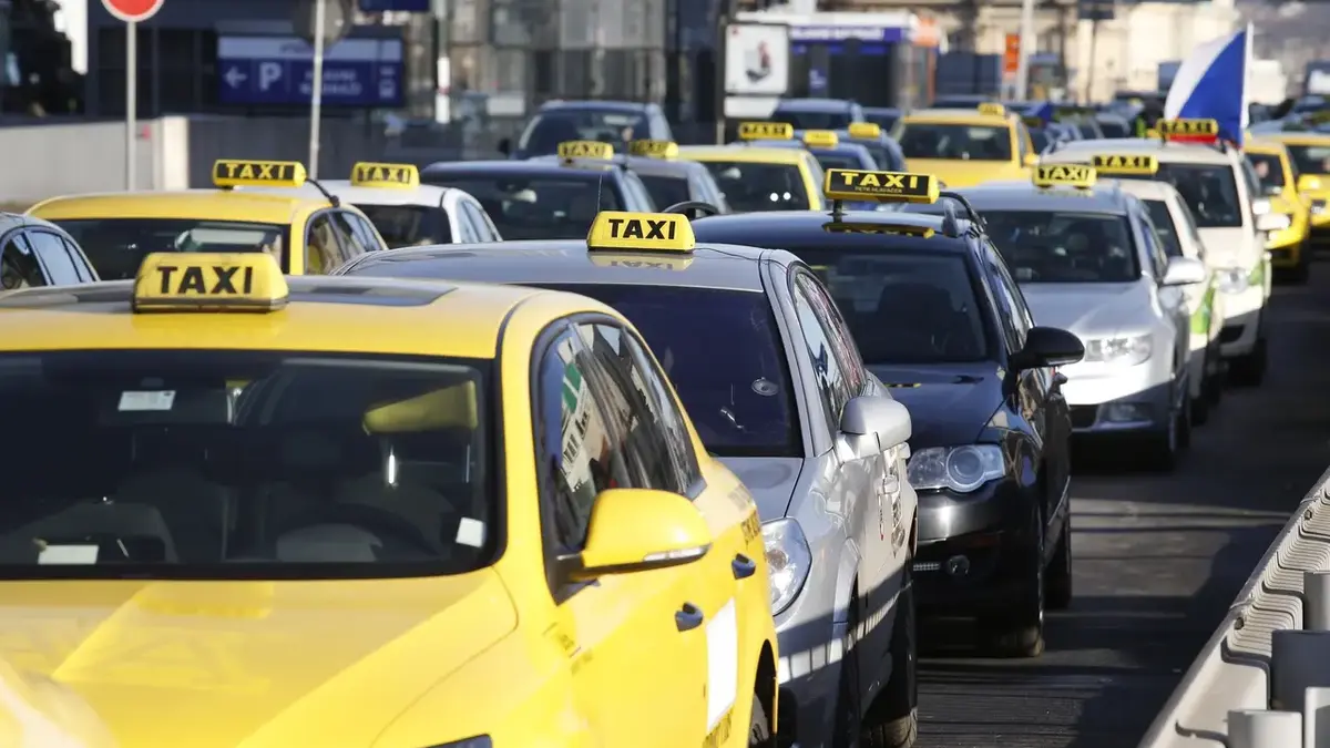 Taxikář vozil pasažéry po Jablonci i přesto, že měl zákaz řízení