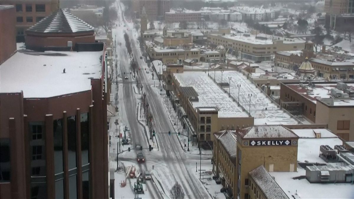 Ledová bouře v USA udeřila, v Texasu jsou bez proudu už desetitisíce lidí