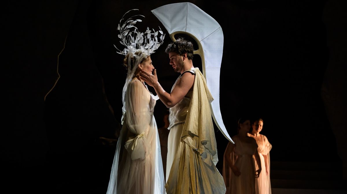 RECENZE: Dido a Aeneas mezi psychologií a show