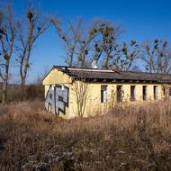 Motorest Radobytce doplatil na dostavbu dálnice D4. Nevede k němu sjezd, a tak chátrá. 