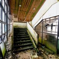 Opuštěný motorest byl ještě před deseti lety na prodej, teď se o něj mohou zajímat leda tak milovníci urbexu. 