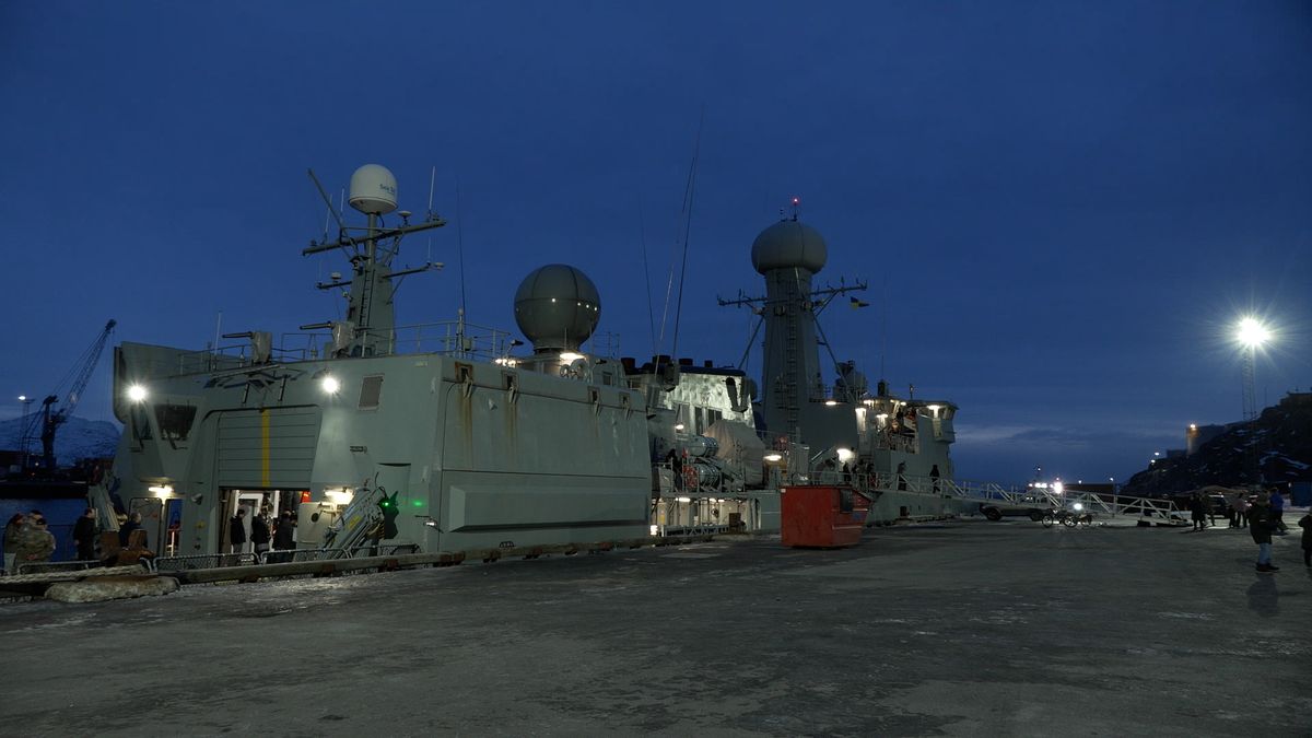 Podívejte se na palubu válečných lodí v Grónsku. Novinky navštívily dánské ledoborce