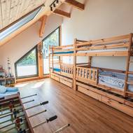 „Chtěli jsme to jednoduché,“ dodává Katka. Dům si zařídili bez designéra, jen podle svých pocitů a potřeb rodiny.