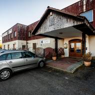 Kdysi známý motorest doplatil na konkurenci provozoven rychlého občerstvení, které jsou nedaleko. 