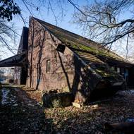 Opuštěná restaurace Česká chalupa v Průhonicích.