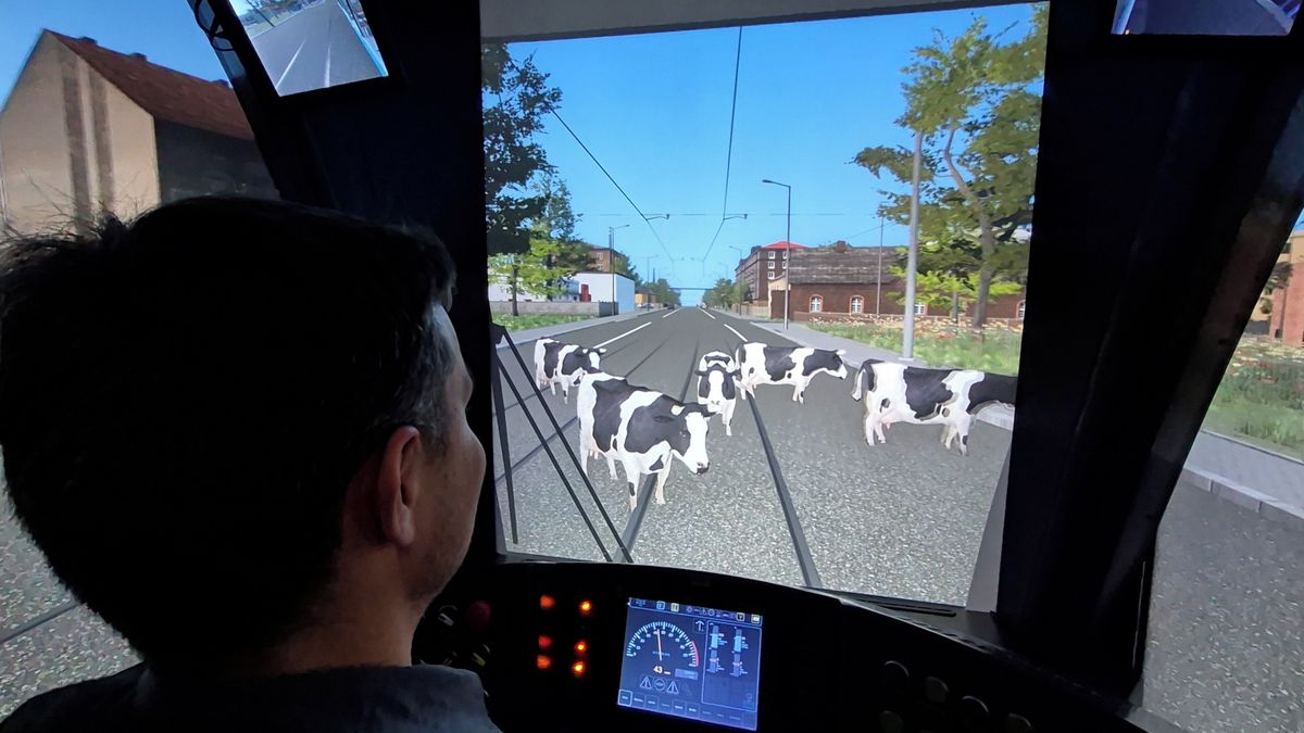 Chodci, psi i krávy. Simulátor připravuje tramvajáky na nástrahy provozu v Ostravě