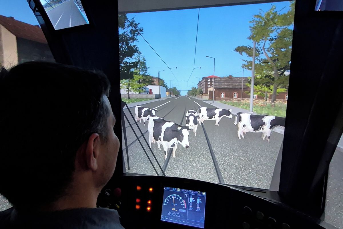 Chodci, psi i krávy. Simulátor připravuje tramvajáky na nástrahy provozu v Ostravě