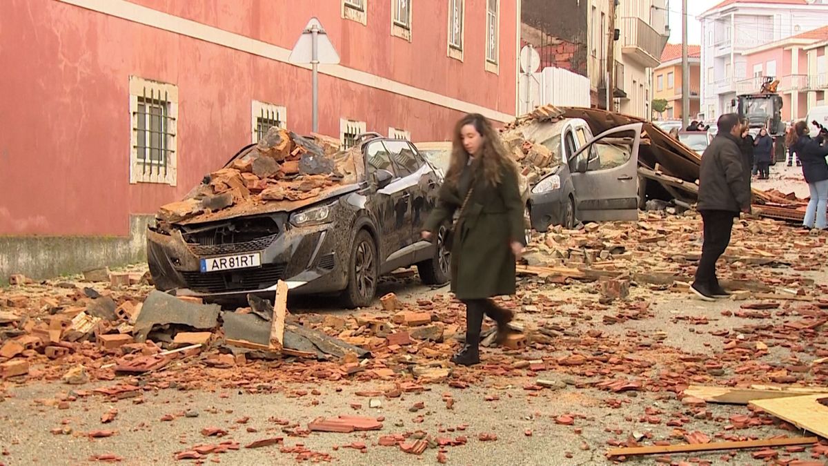 Úder bouře Kristin v Portugalsku: Nejméně čtyři mrtví, vítr měl rychlost přes 170 km/h