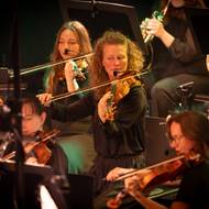 Smyčcová sekce Janáčkovy filharmonie Ostrava. 