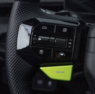 Kabina nabízí vedle sportovních sedadel a dekorů i tlačítka GT pro rychlou aktivaci specifického jízdního režimu.