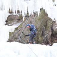 Na konci cesty. Na ledové stěně využívají lezci cesty dlouhé až 25 metrů.