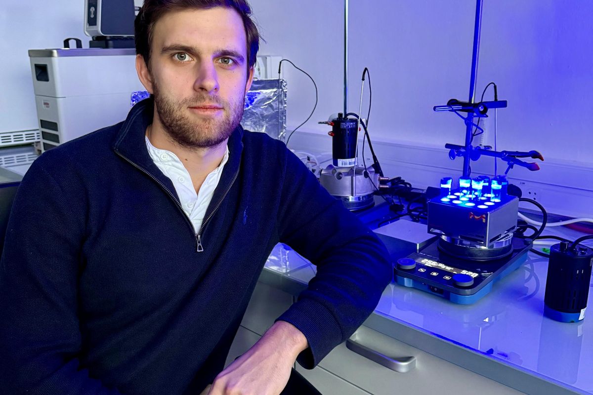 Lidské enzymy jako inspirace. Výroba peroxidu vodíku se může revolučně změnit