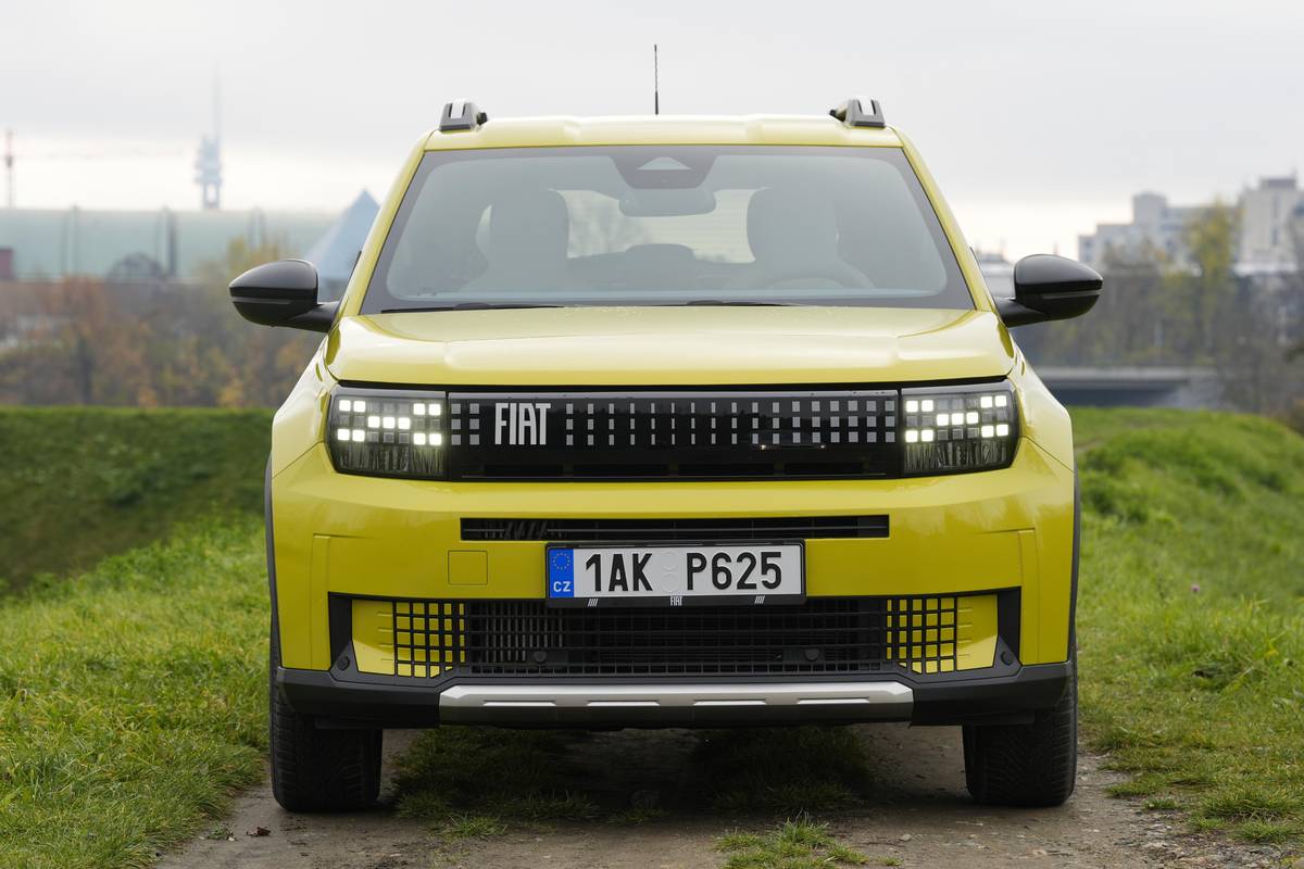 Fiat Grande Panda zaujme originálním designem, který se vrací k hranatým tvarům první generace pandy.