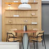 Do jídelní zóny se vejde menší i větší stůl.